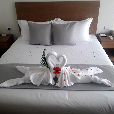 Nalagi Hotel Nadi Exteriör bild