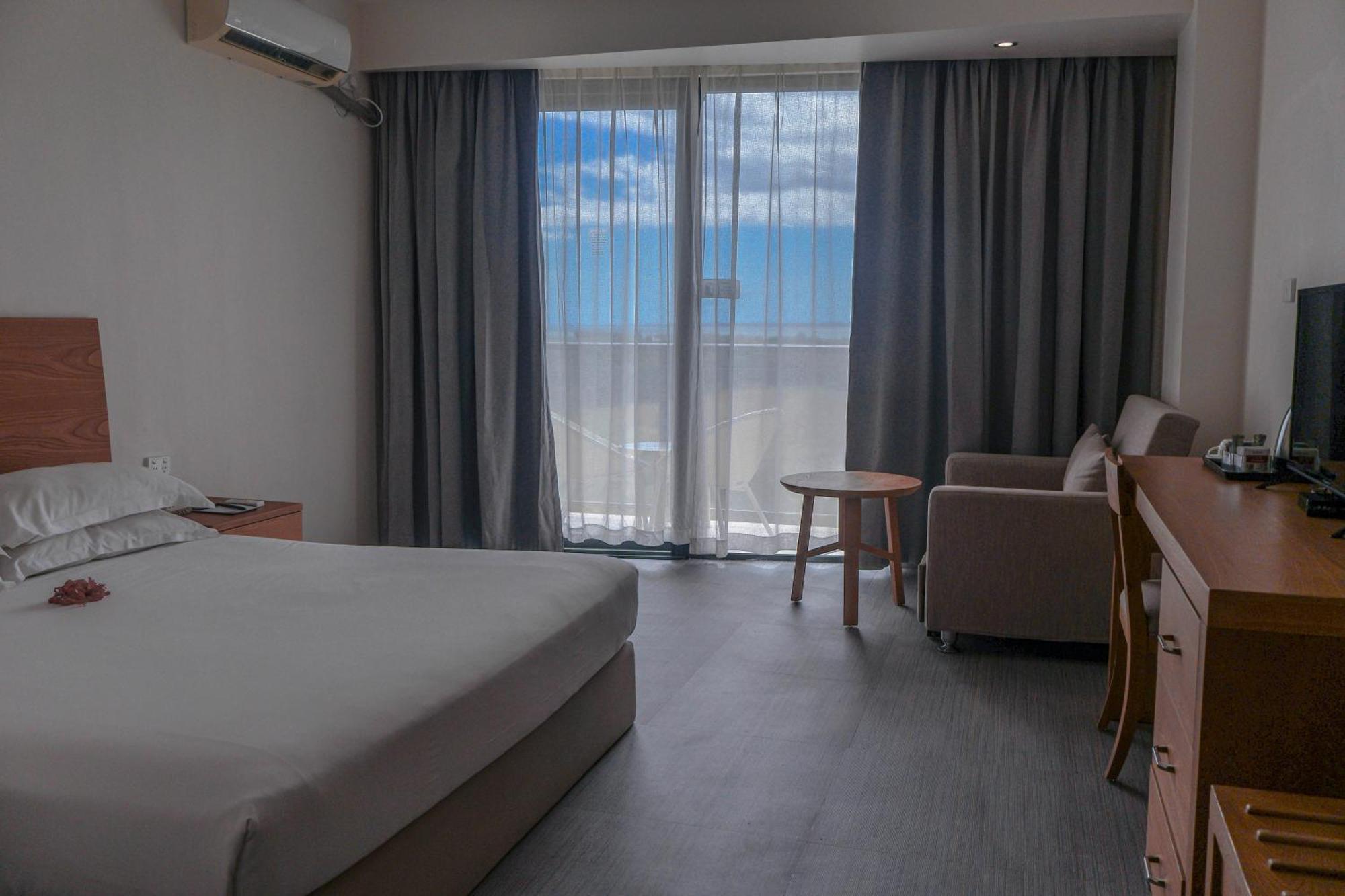 Nalagi Hotel Nadi Exteriör bild